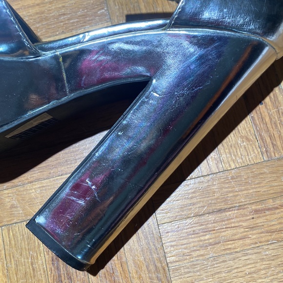 FOREVER 21 Metallic Silver Platforms Heels - Picture 3 of 7
